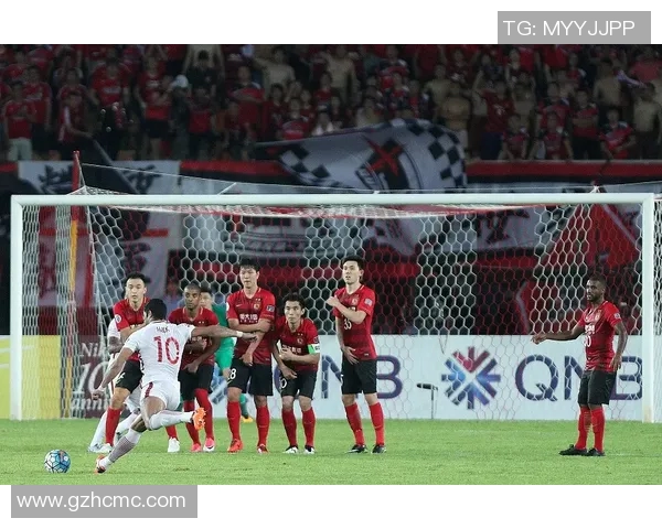 键盘侠与足球明星之间的较量：网络评论如何影响体育明星的形象与职业生涯